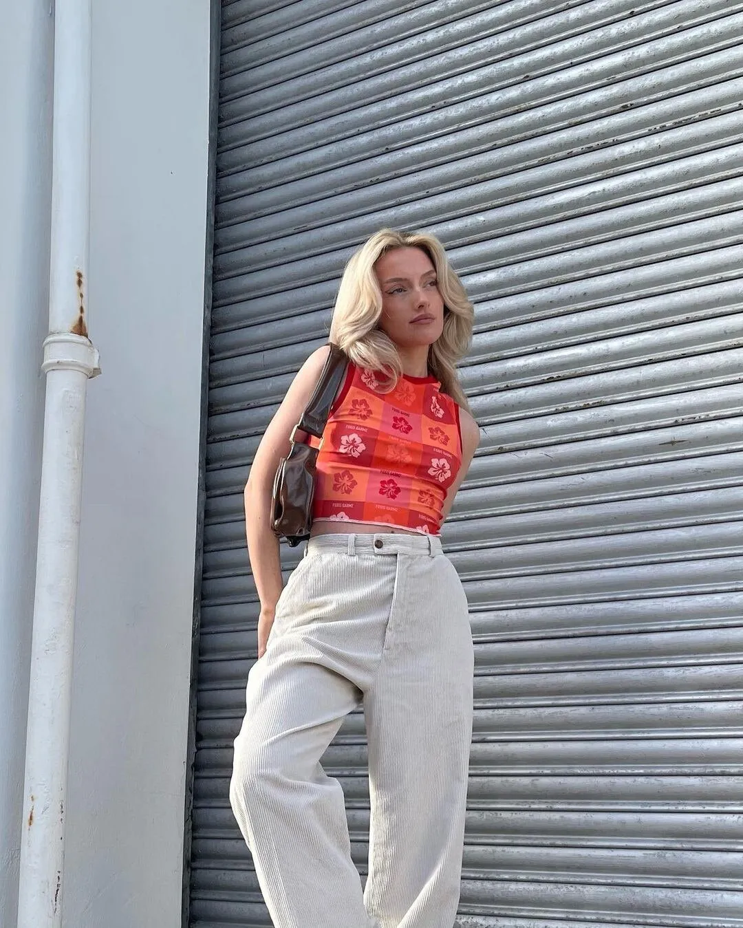 SLEEVELESS CROP TOP